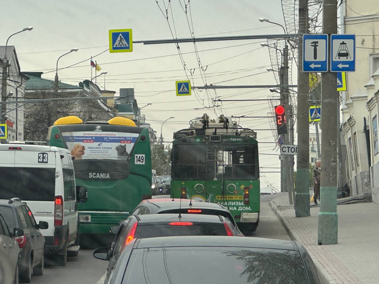 В центре Пензы из-за сломавшегося троллейбуса образовалась огромная пробка