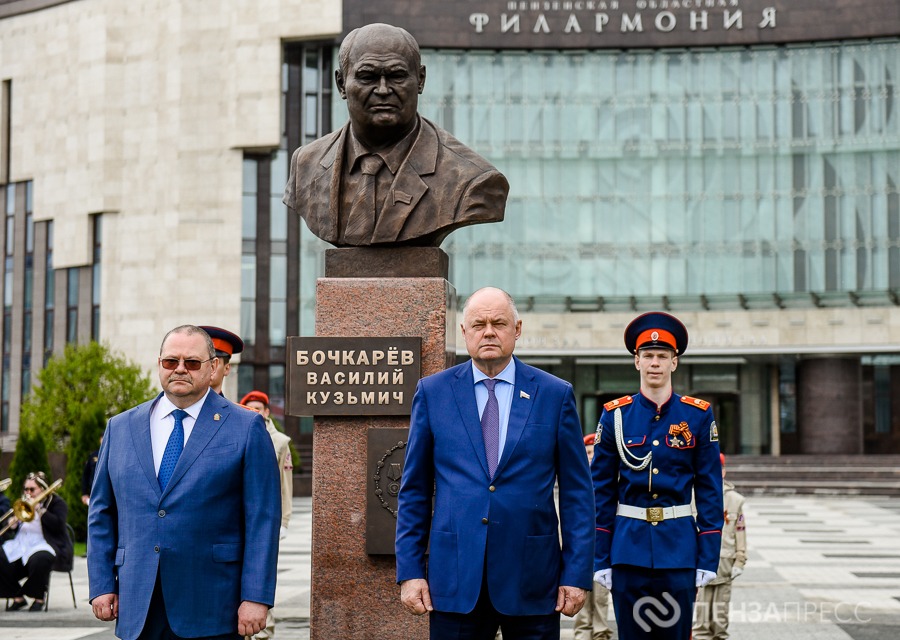 София Бернс наслаждается огромным членом негра