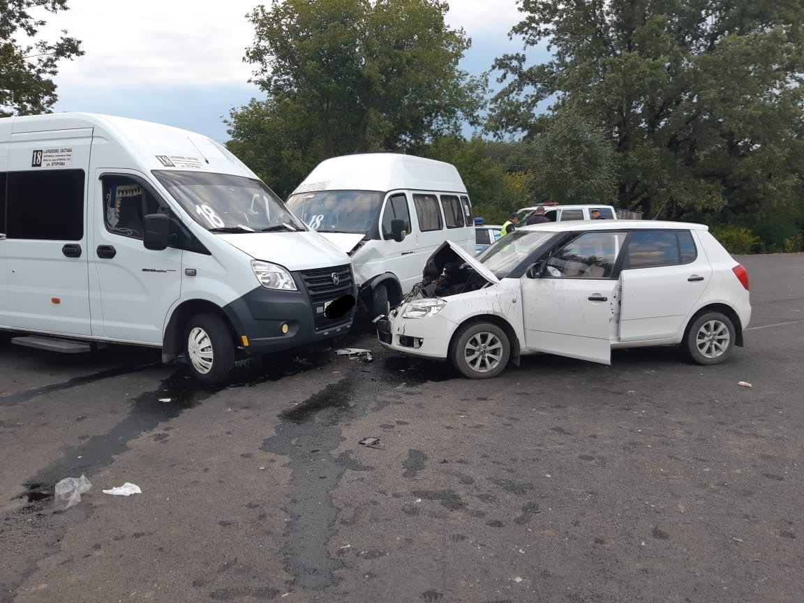 
		
		В Богословке разбились две маршрутки и легковушка
		
	