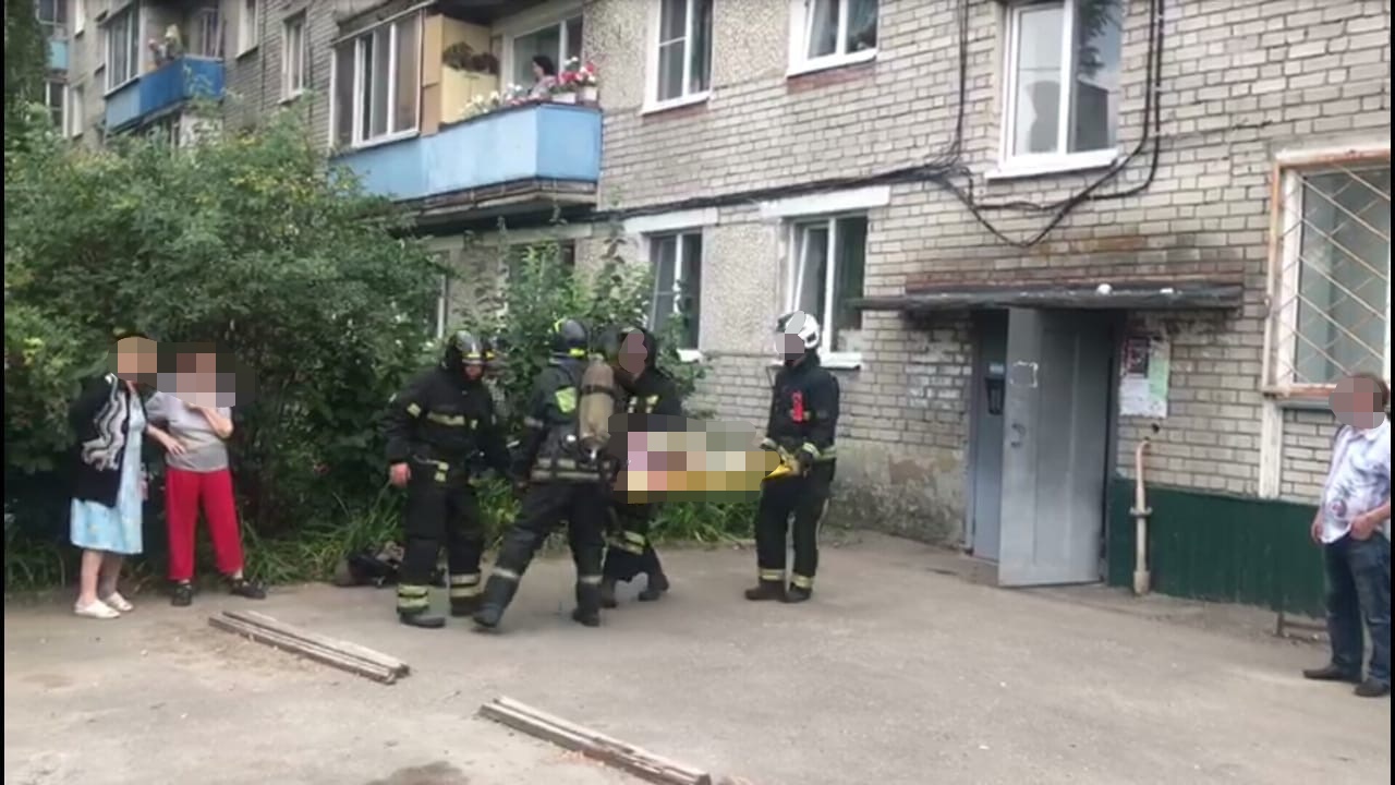 
		
		Спасатели вытащили пензячку из горящей квартиры
		
	
