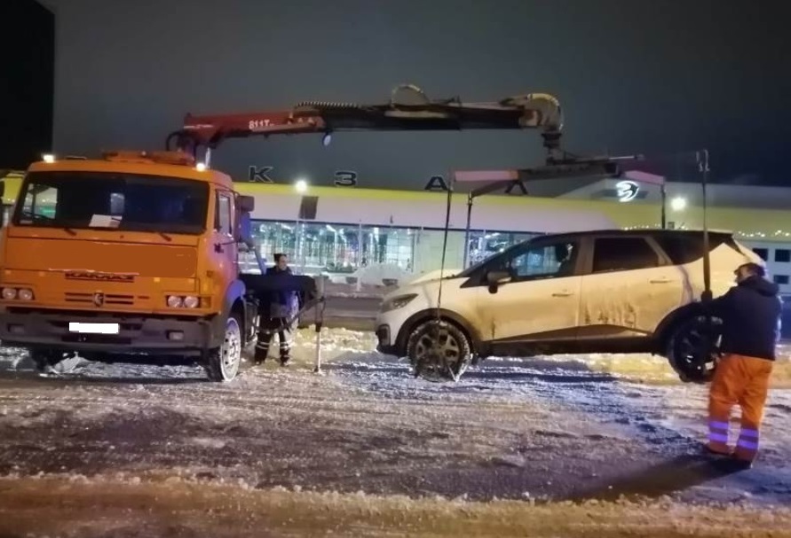 
		
		Для уборки снега у «Пензы-I» пришлось эвакуировать машины
		
	