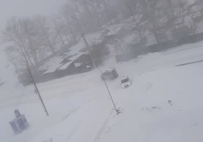 
		
		«Побольше бы таких людей»: В Пензе мужчина на УАЗе вытаскивает машины из снежного плена
		
	