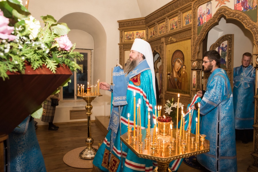 
		
		Пензенцы отмечают праздник Казанской иконы Божией Матери
		
	