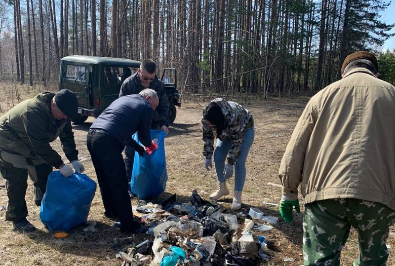 
		
		Сотрудники минлесхоза расчистили лес от мусора после жалобы кузнечанки
		
	