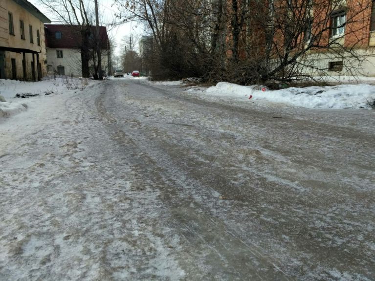 
		
		Пензенские коммунальщики очищают дороги и тротуары от наледи
		
	