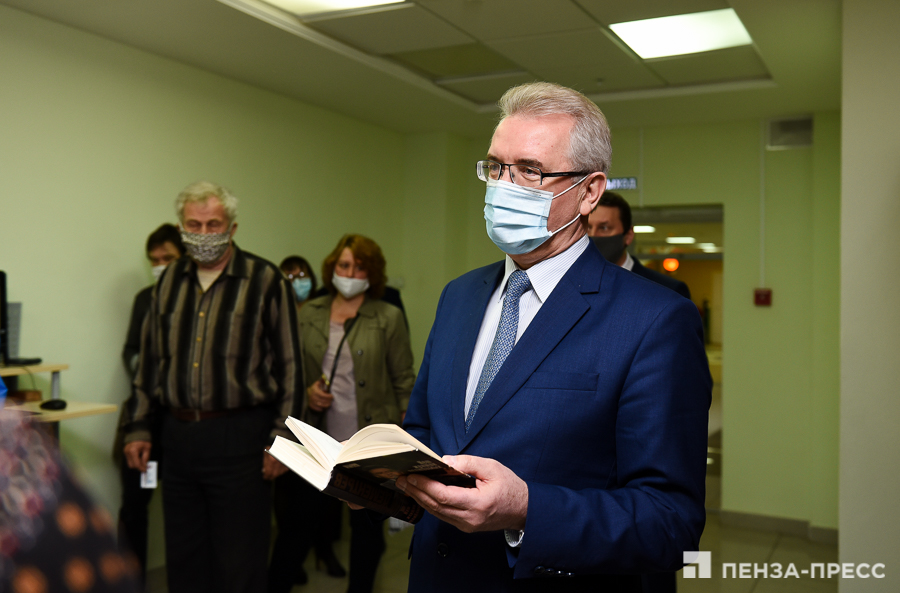 
		
		Губернатор напомнил пензенцам, как правильно носить маски
		
	