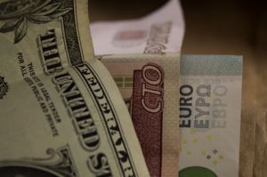 
		
		Курс евро вырос до 92 рублей
		
	
