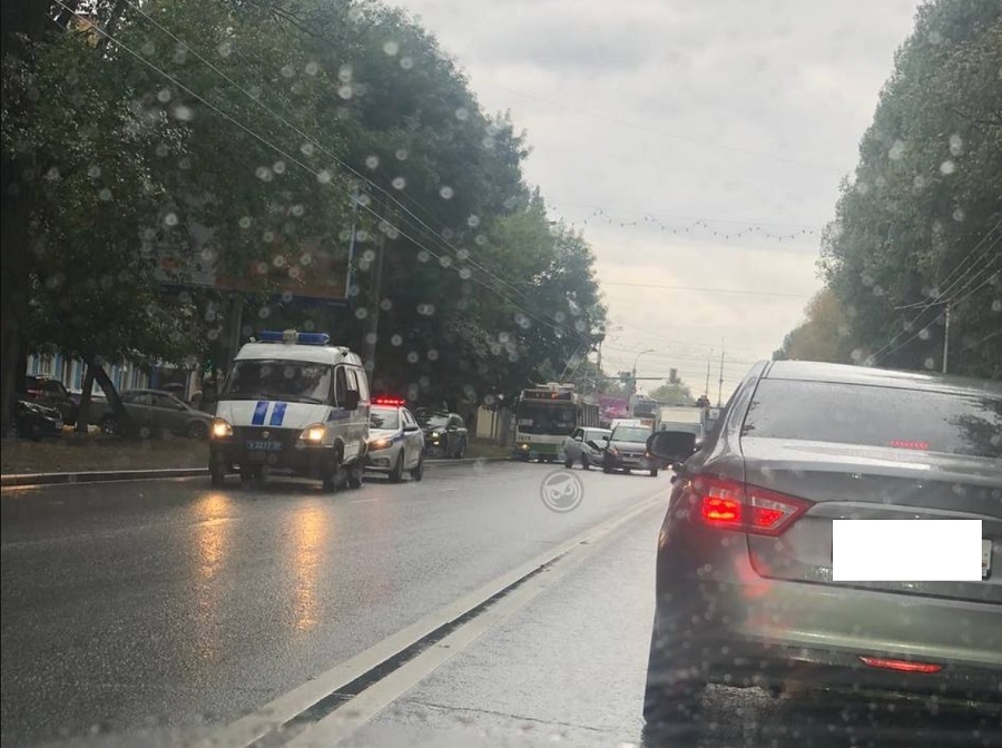 Пенза вчера. Авария в Пензе на улице Луначарского.