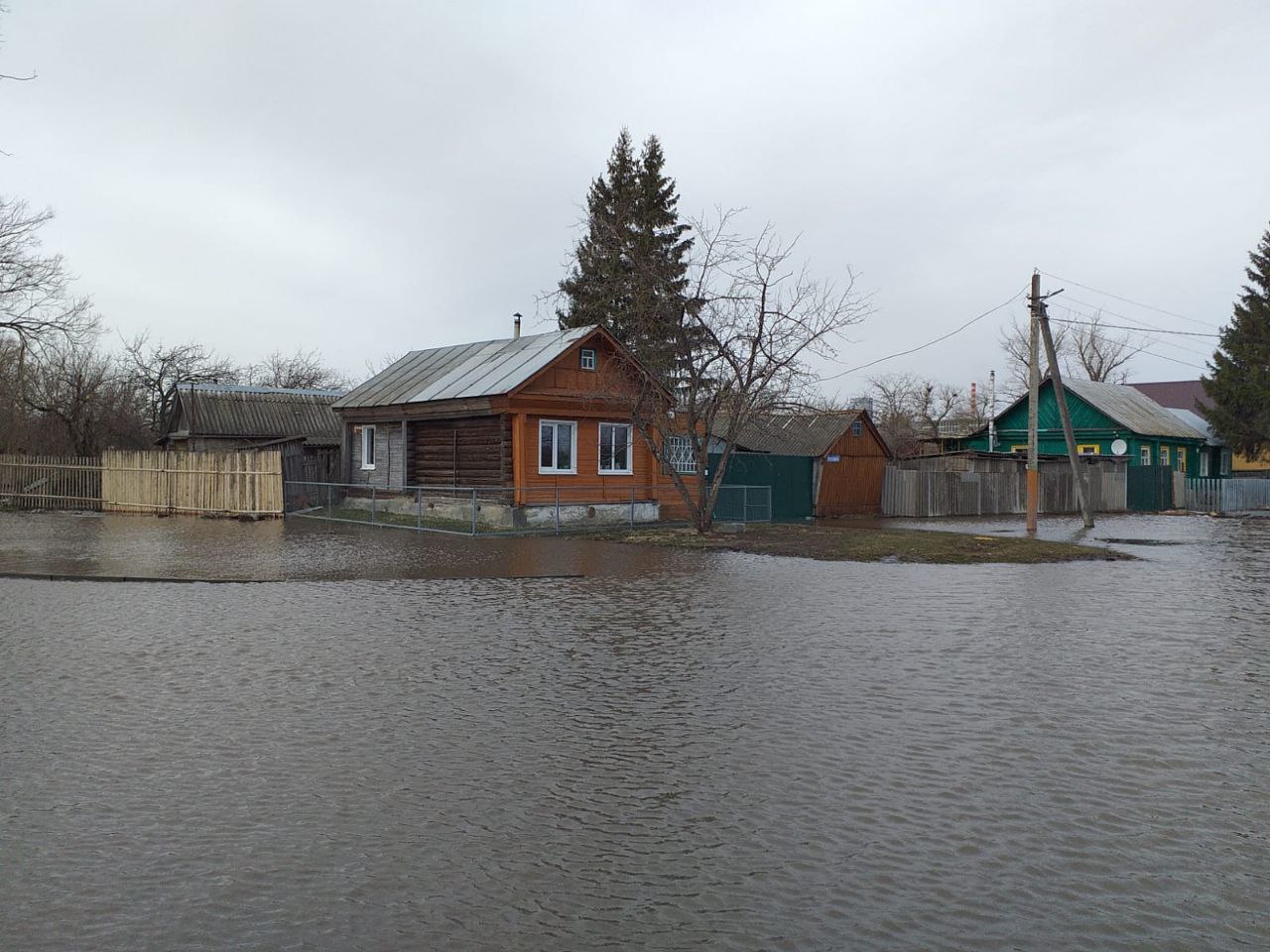 Уровень воды в реке Ломовка превысил критическую отметку