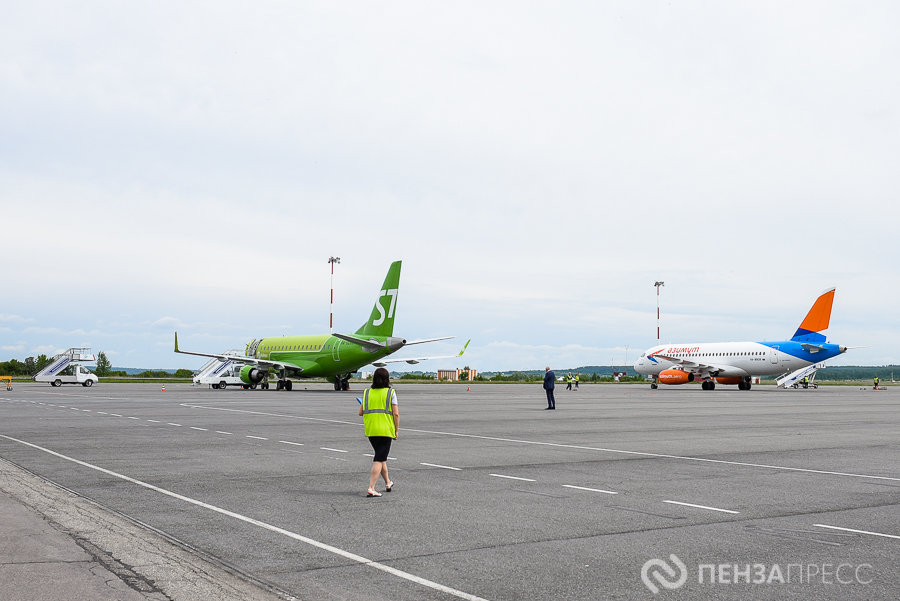 Рейс санкт петербург саранск. Аэропорт Богашево Томск. S7 трап. Служба s7 Airlines. Аэропорт Богашево внутри.