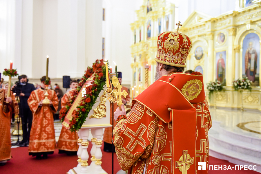 Литургии на страстной седмице. Пасхальная служба мирским чином. Богослужение мирским чином. Страстная пятница седмицы вынос Плащаницы. Служба Великого четверга.