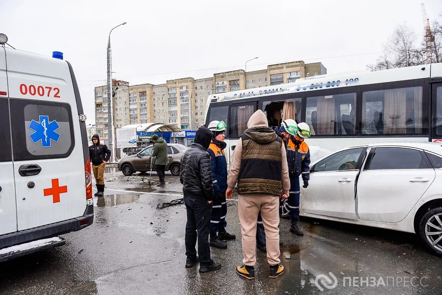 Дтп гагаринский. Авария на Гагаринском мосту. Авария в Пензе сегодня на Гагарина.