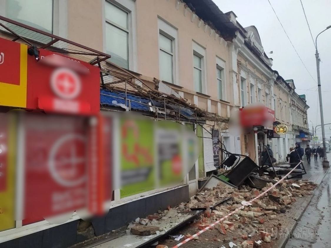 Очевидцы: во время обрушения части здания на ул. Бакунина в Пензе чудом  обошлось без жертв