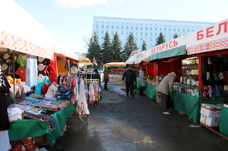 Рынок беларуси. Белорусская ярмарка Спасск Дальний. Белорусские продукты Пенза. Кызыл где находится ярмарка белорусских товаров. Ярмарка Белоруссии в Пензе где и сколько.