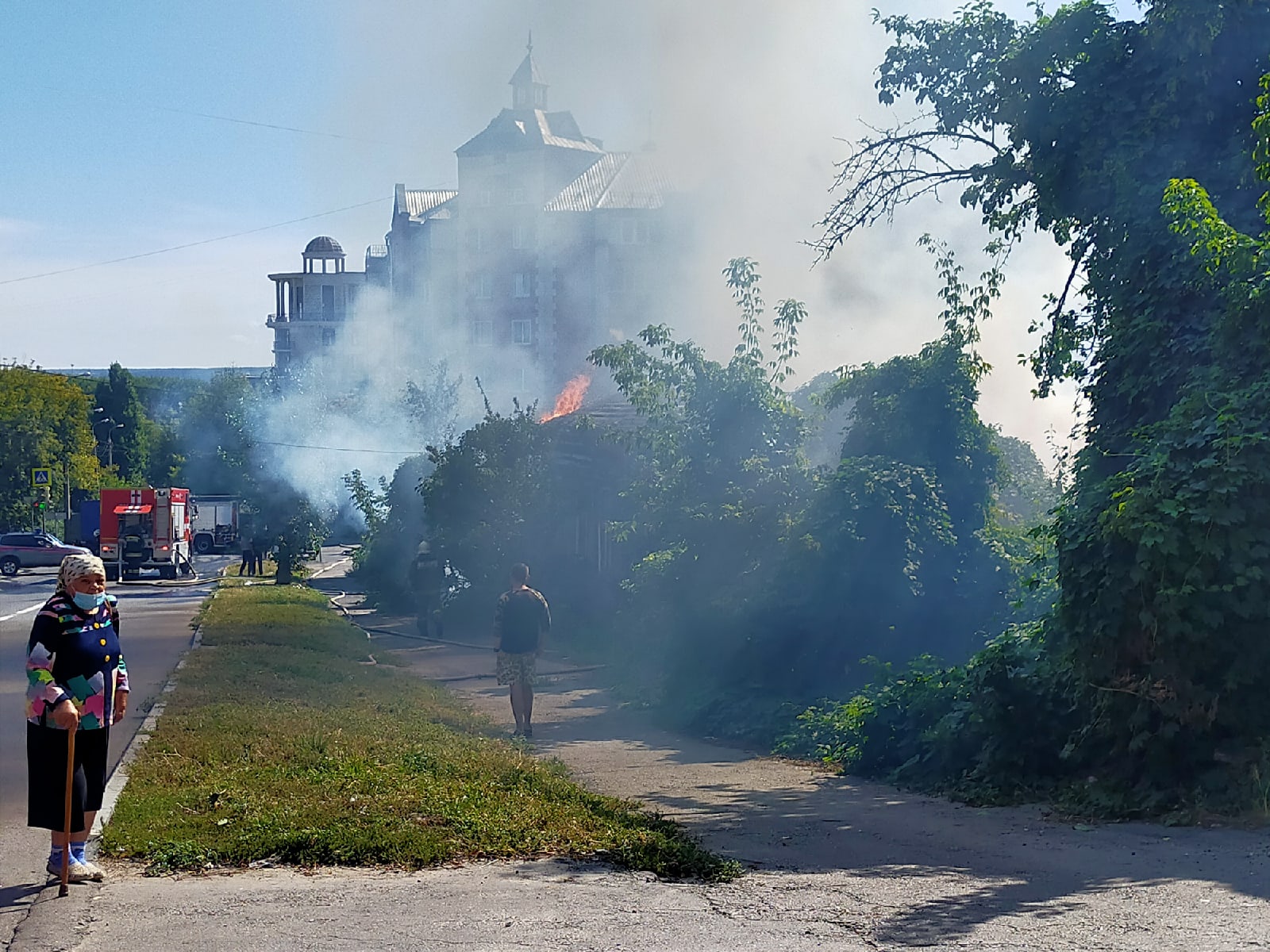 Появились снимки пожара на улице Чкалова, 14