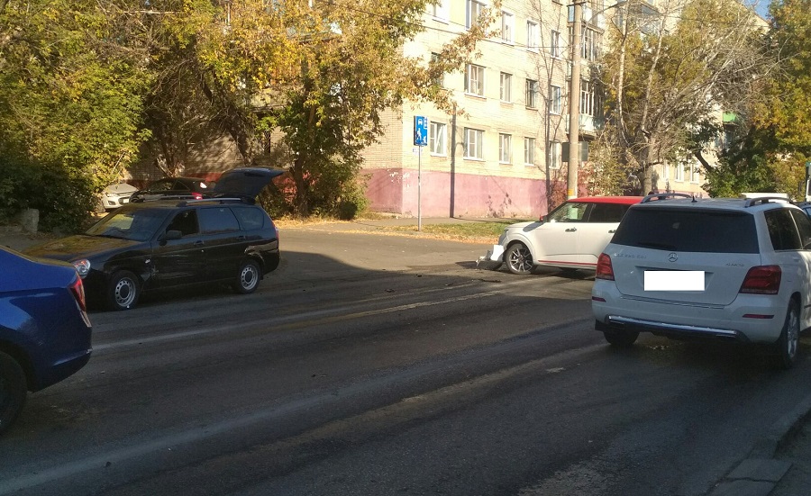 Водители пензы. Пенза авария на улице Гоголя. Синяя 4 авария на Гоголя Димитровград.