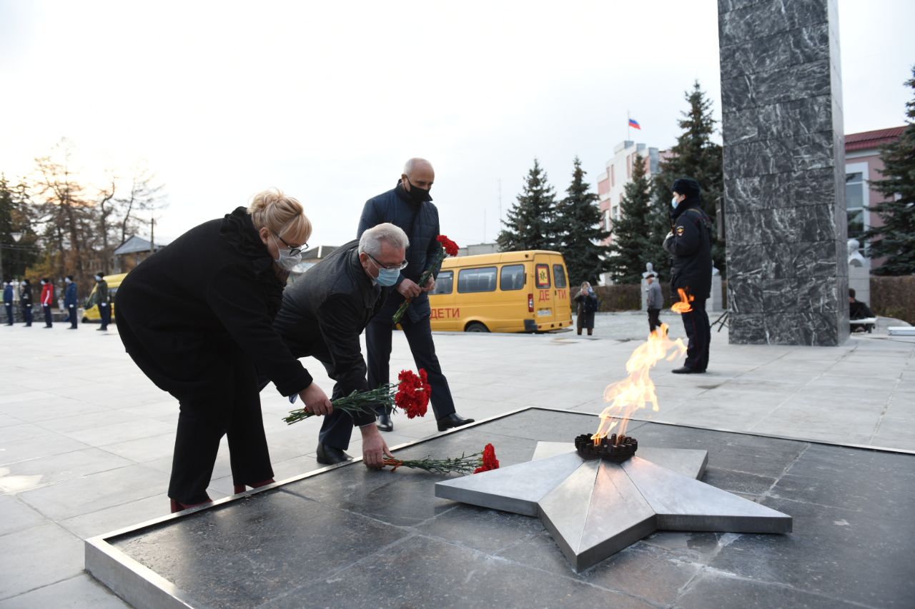 Площадь воинской славы губкинский фото