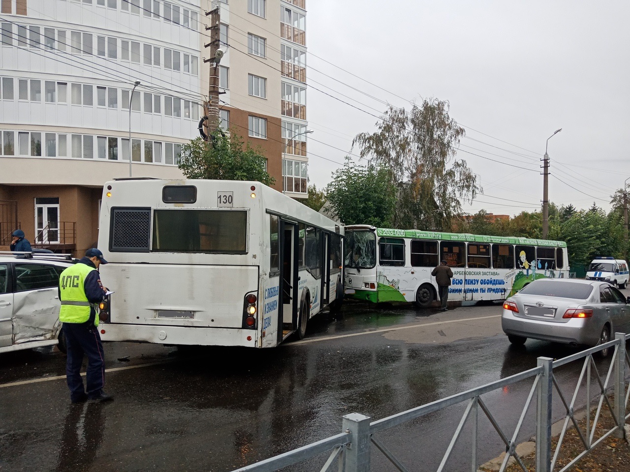 130 автобус пенза. Пенза 130 маршрутка. Общественный транспорт Пенза. 130 Автобус. Авария в Пензе 130 автобус.